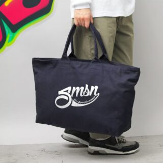 【NEW ITEM】
〜あらゆるシーンで活躍する、絶妙サイズのキャンバスジップトート〜
オーガニックコットンを使用した、丈夫なキャンバス地の大容量ジップトートバッグ。開口部はファスナー開閉が可能で、内側には便利なグッズポケット付き。トラベルバッグとしても十分な、大容量約25L。
#SOMASONHO #sustainablefashion #travelbags #totebags